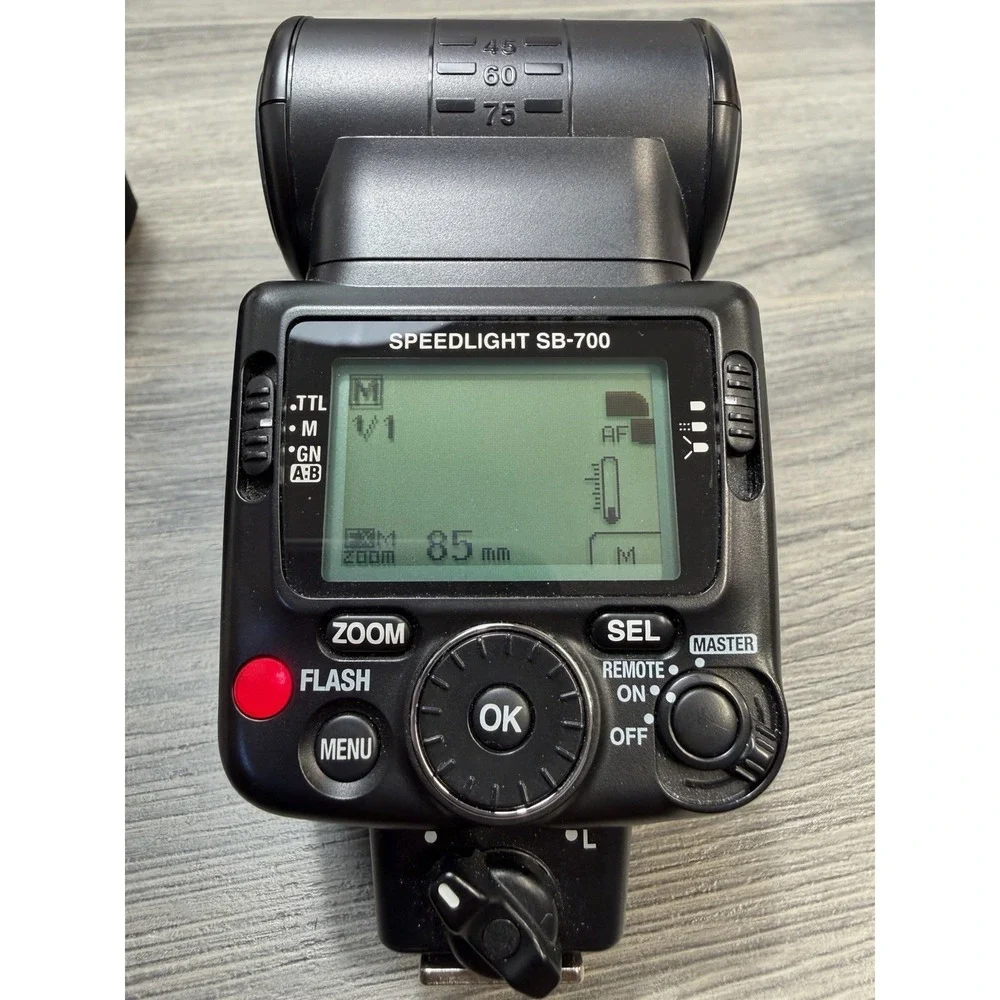 Nikon SB-700 Speedlight Camera Flash AF Photography Accessories W/ Case Tested